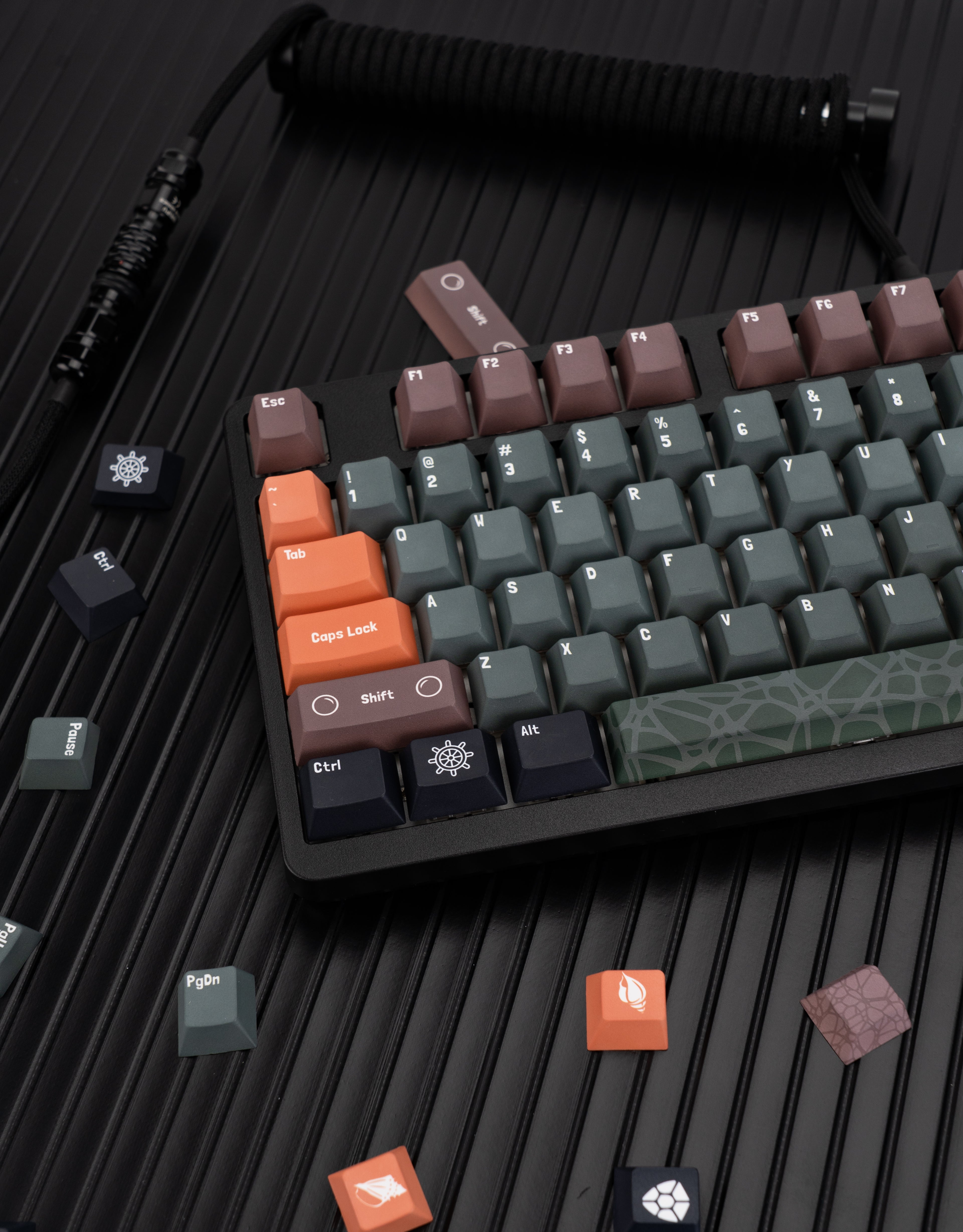 KeyGeak | Customize your own keyboard and keycaps.